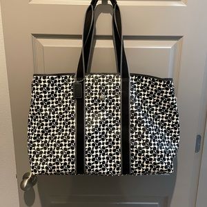 XL COACH Black/white weekender GREAT CONDITION